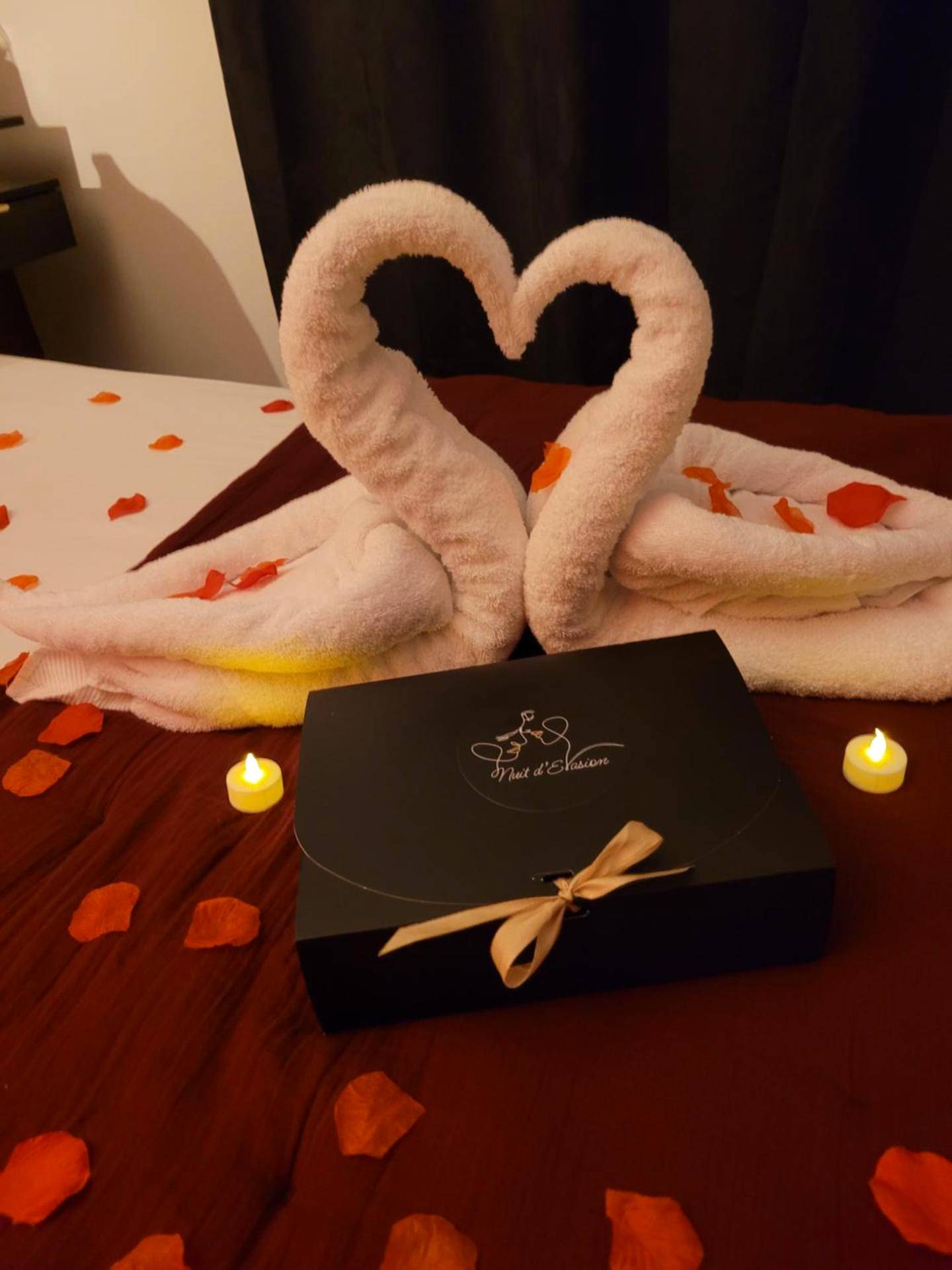 Photo du logement - Nuit d'évasion love room avec baignoire balnéothérapie