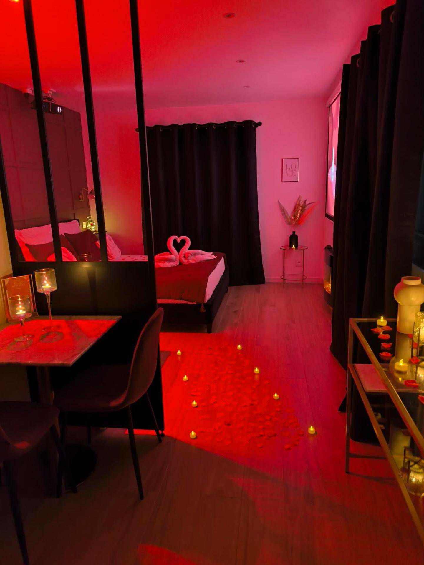 Photo du logement - Nuit d'évasion love room avec baignoire balnéothérapie