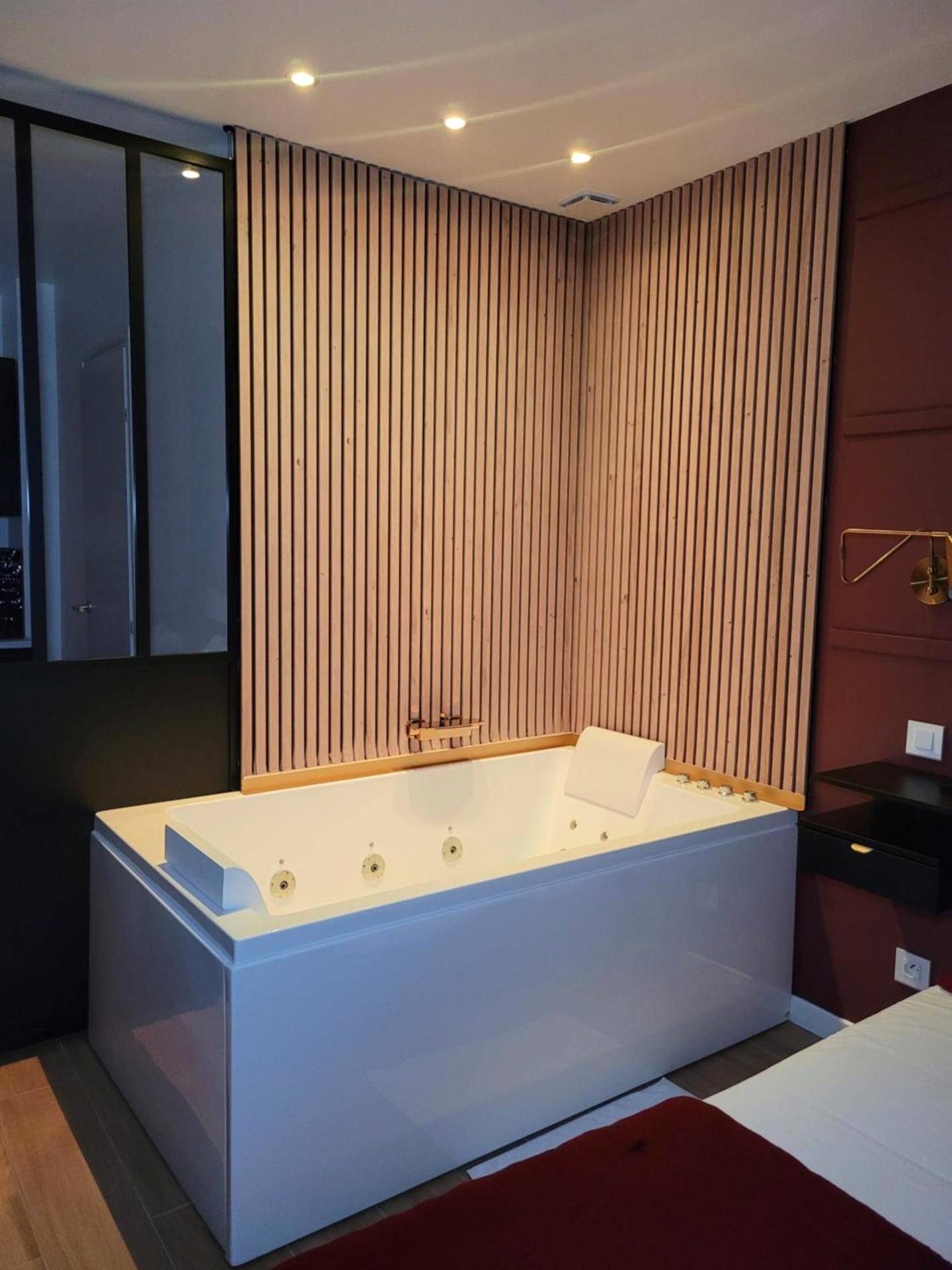 Photo du logement - Nuit d'évasion love room avec baignoire balnéothérapie - Toulon
