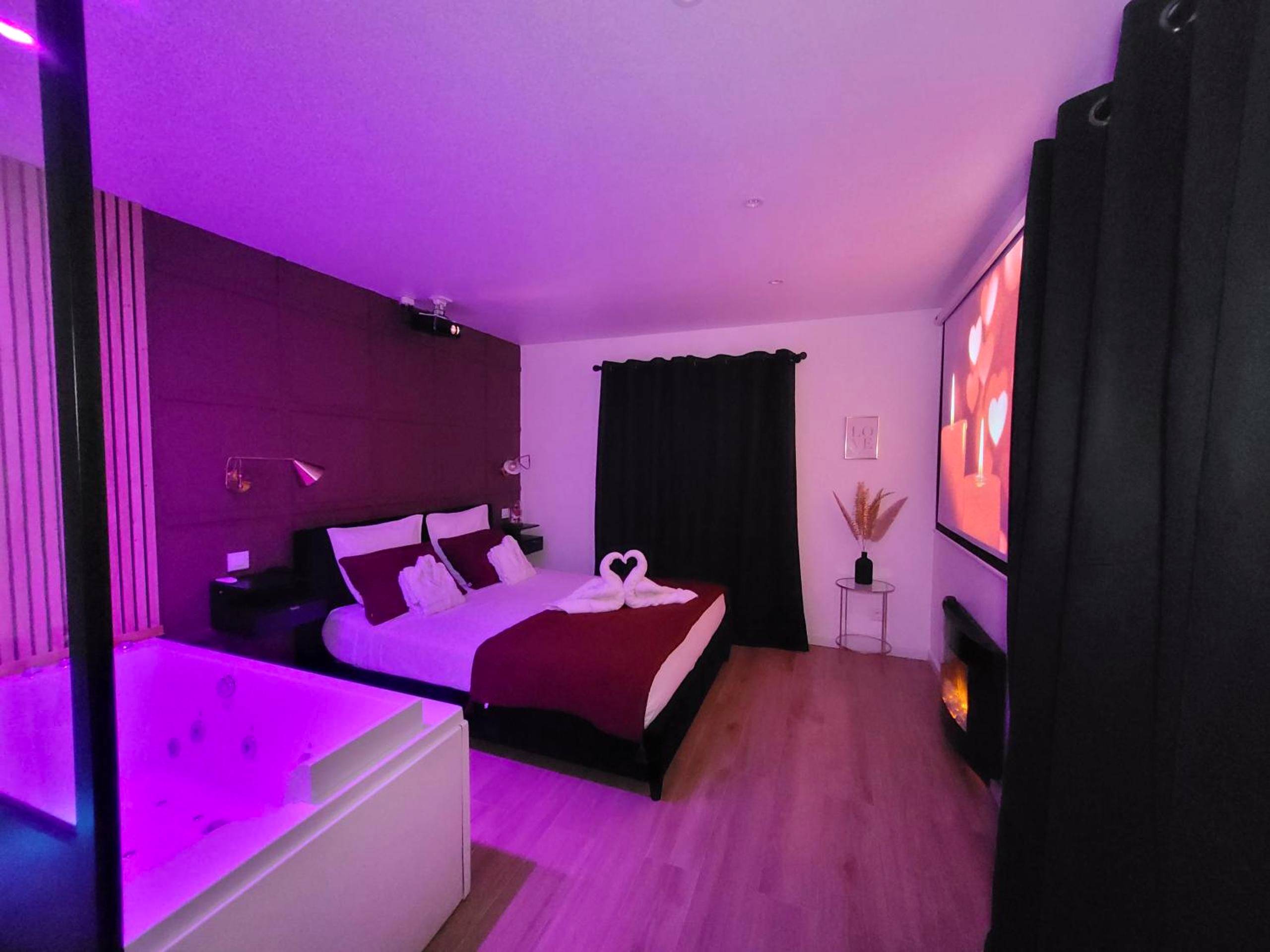Photo du logement - Nuit d'évasion love room avec baignoire balnéothérapie
