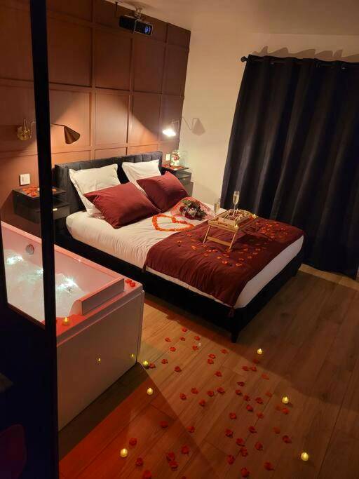 Photo du logement - Nuit d'évasion love room avec baignoire balnéothérapie
