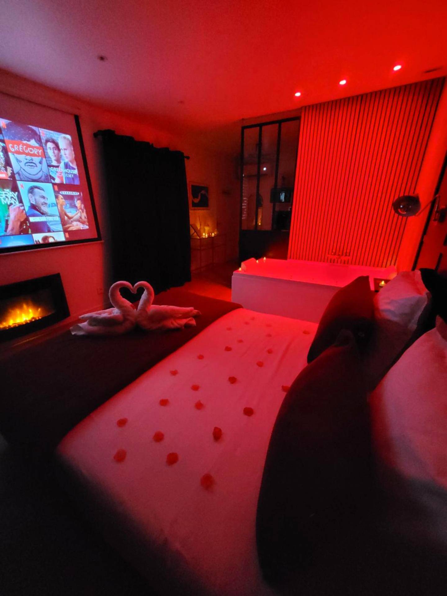 Photo du logement - Nuit d'évasion love room avec baignoire balnéothérapie