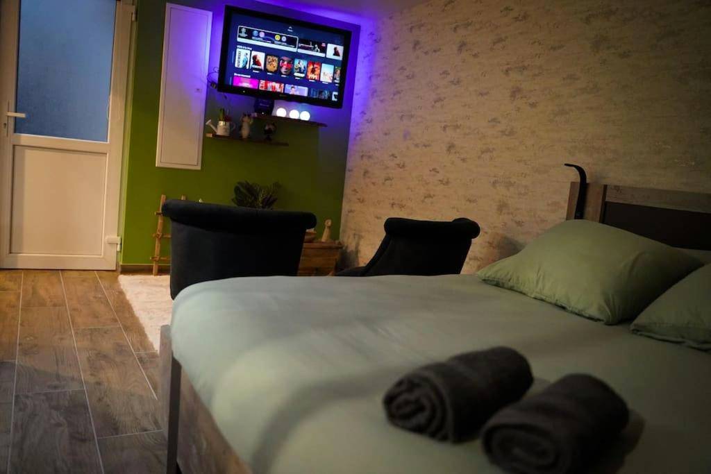 Photo du logement - Nuit de la sagesse "jacuzzi terrasse et parking privé"