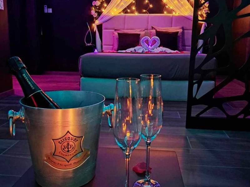 Photo du logement - LA NUIT DES SECRETS Love Room 4 étoiles avec Jacuzzi et Sauna