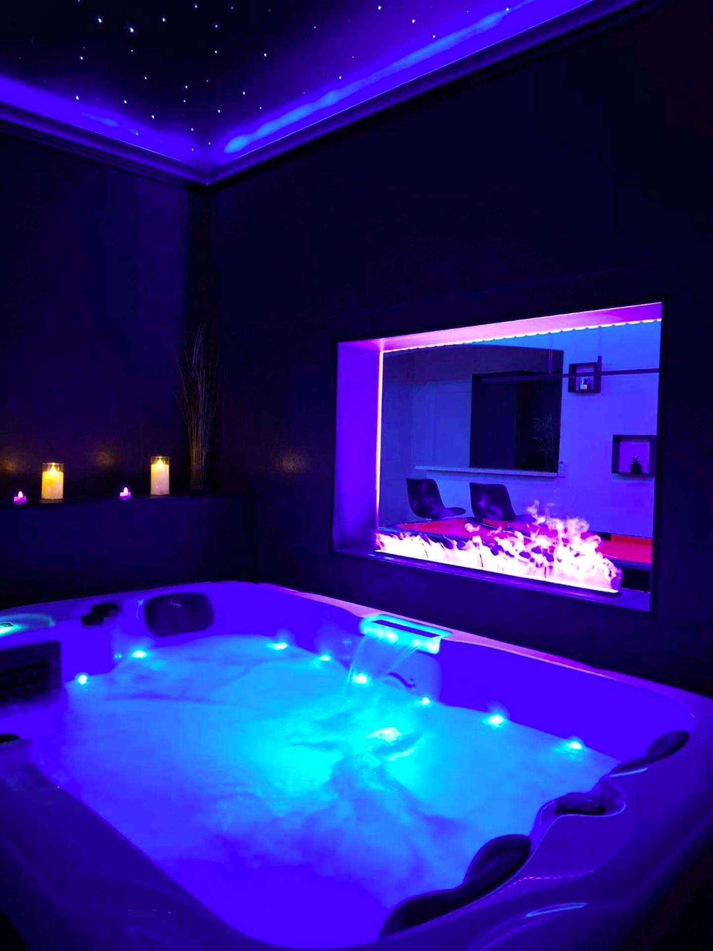 Photo du logement - LA NUIT DES SECRETS Love Room 4 étoiles avec Jacuzzi et Sauna - Roquebrune - sur - Argens