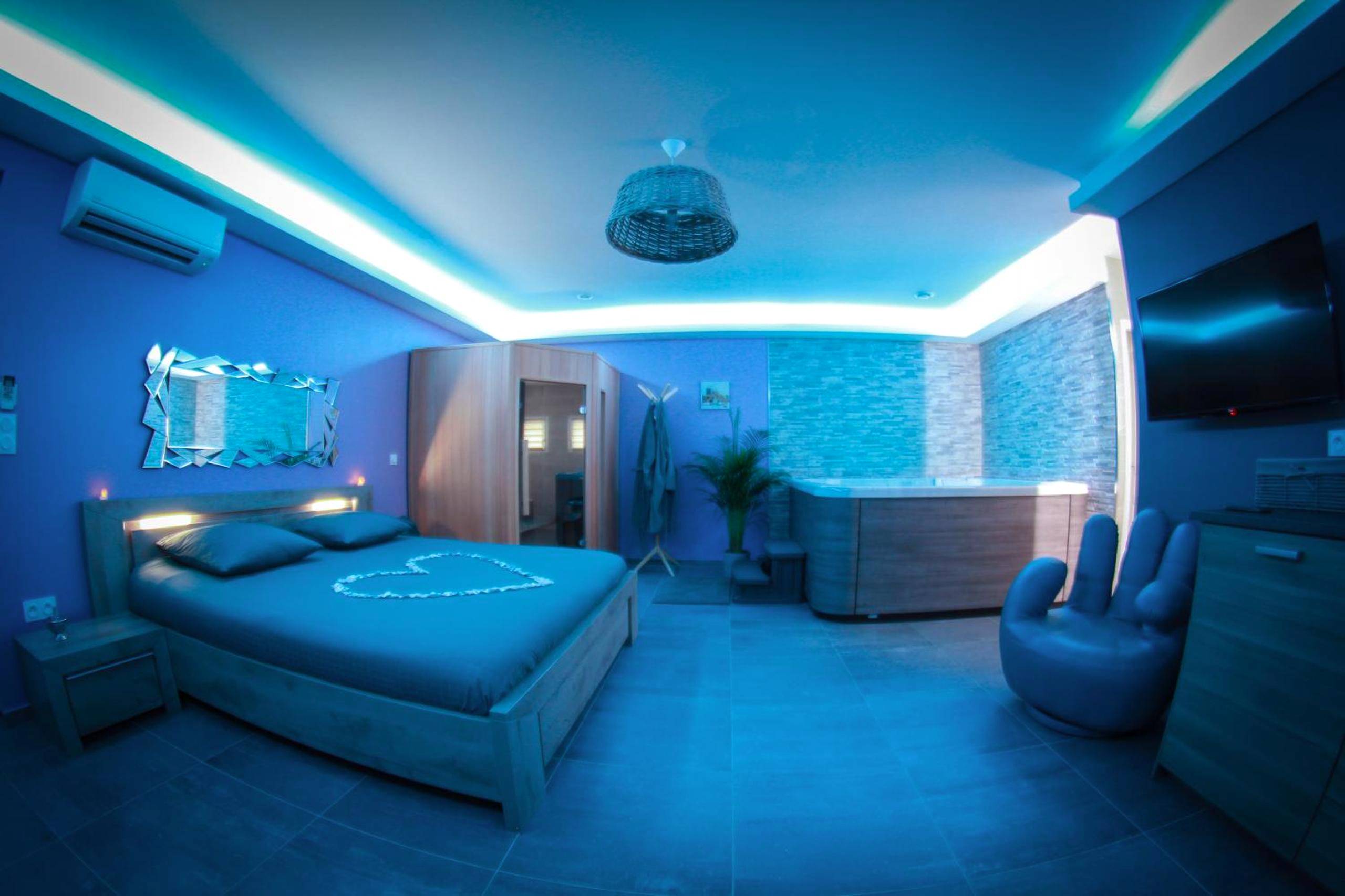 Chambre avec lit double, jacuzzi et sauna - Nuit vip spa sauna privatif