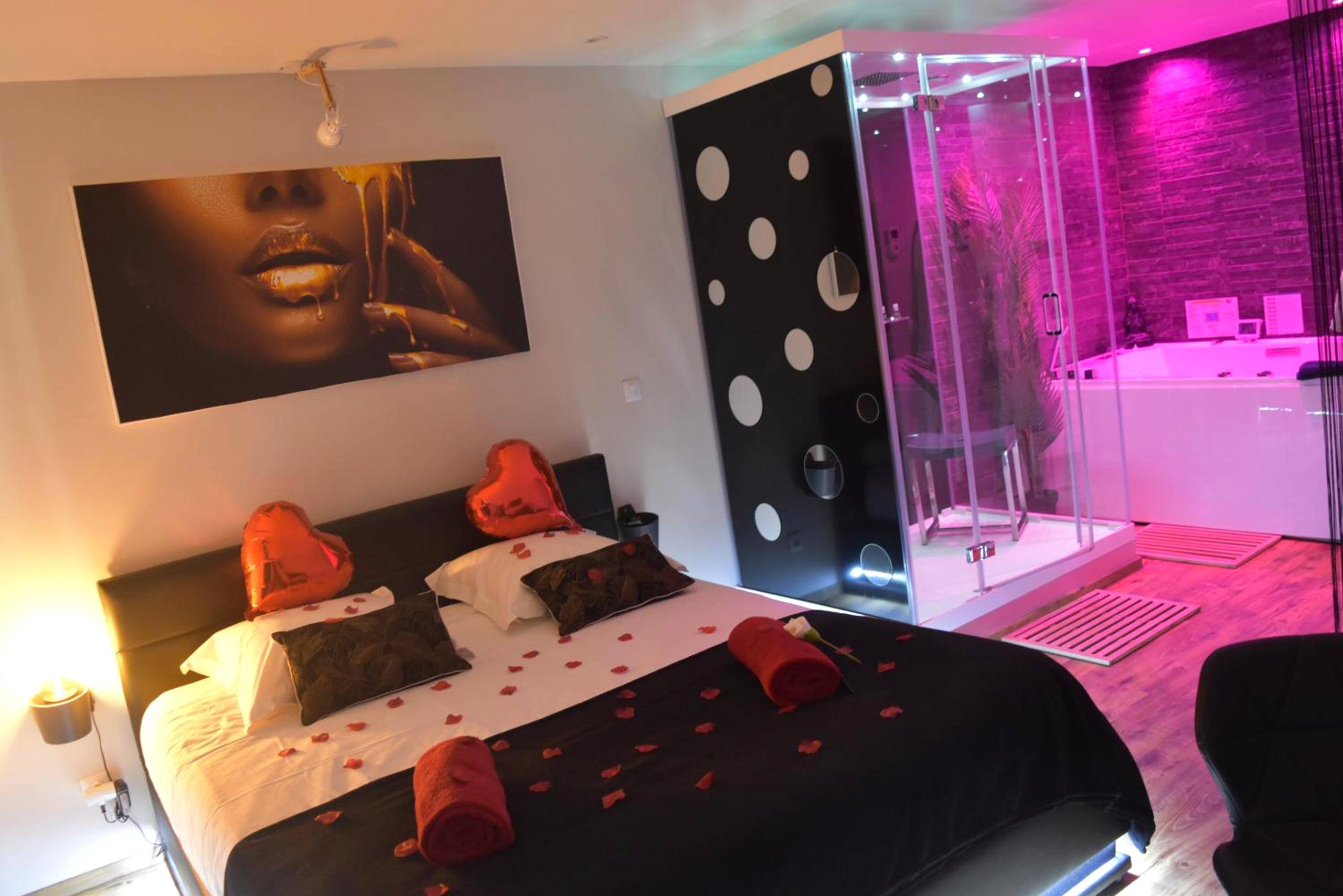 Photo du logement - SPA privatif Love room, Le Hammam et Bulles, chez Nuits Chartraines - Chartres