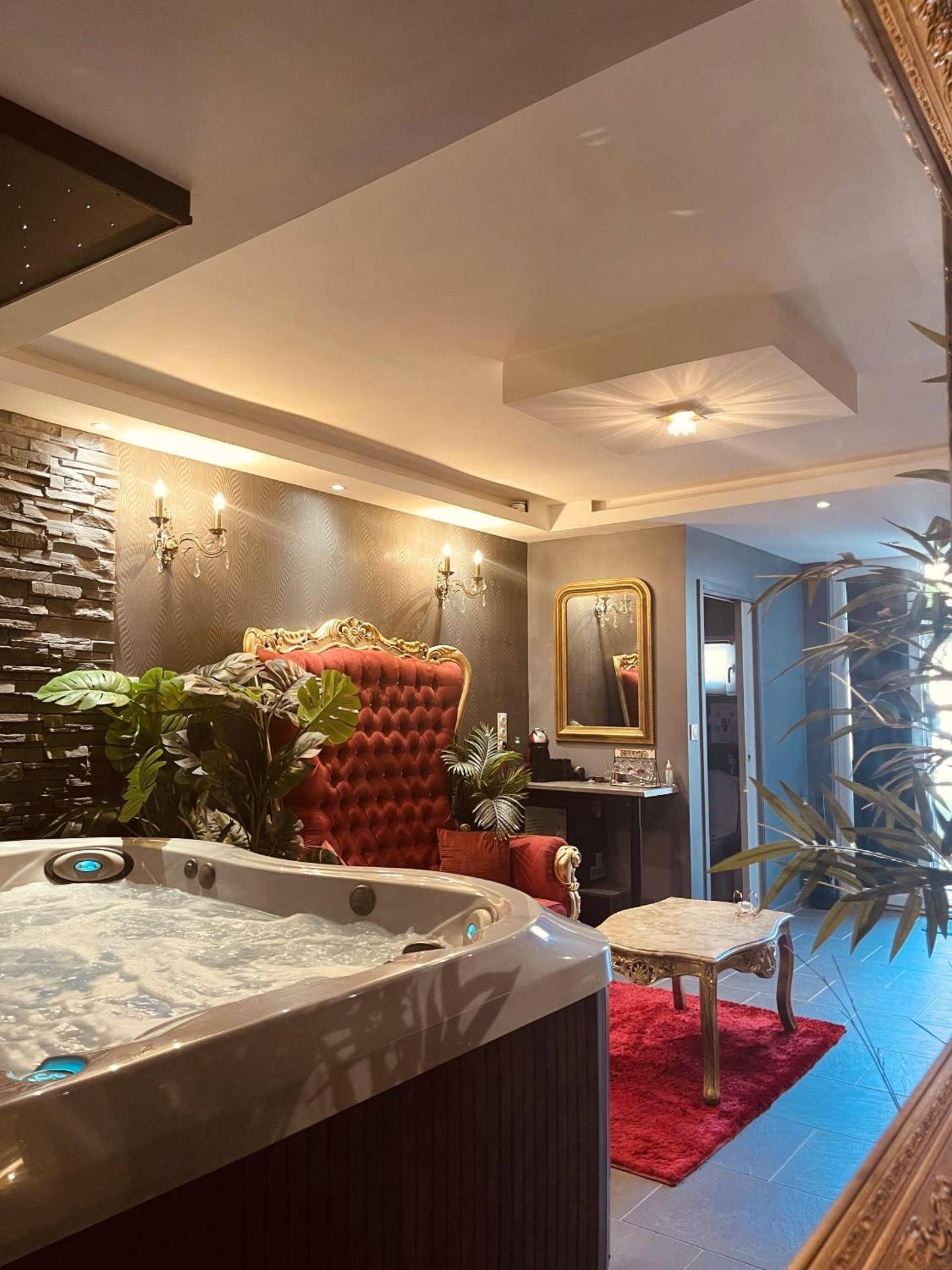 Jacuzzi privatif et fauteuil de style royal - O Venus Spa