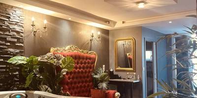 Jacuzzi privatif et fauteuil de style royal - O Venus Spa