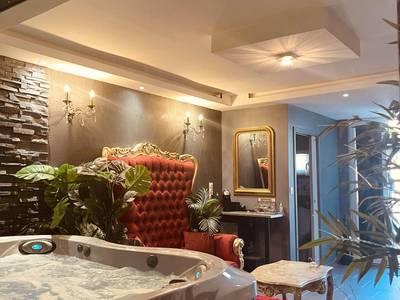 Jacuzzi privatif et fauteuil de style royal - O Venus Spa