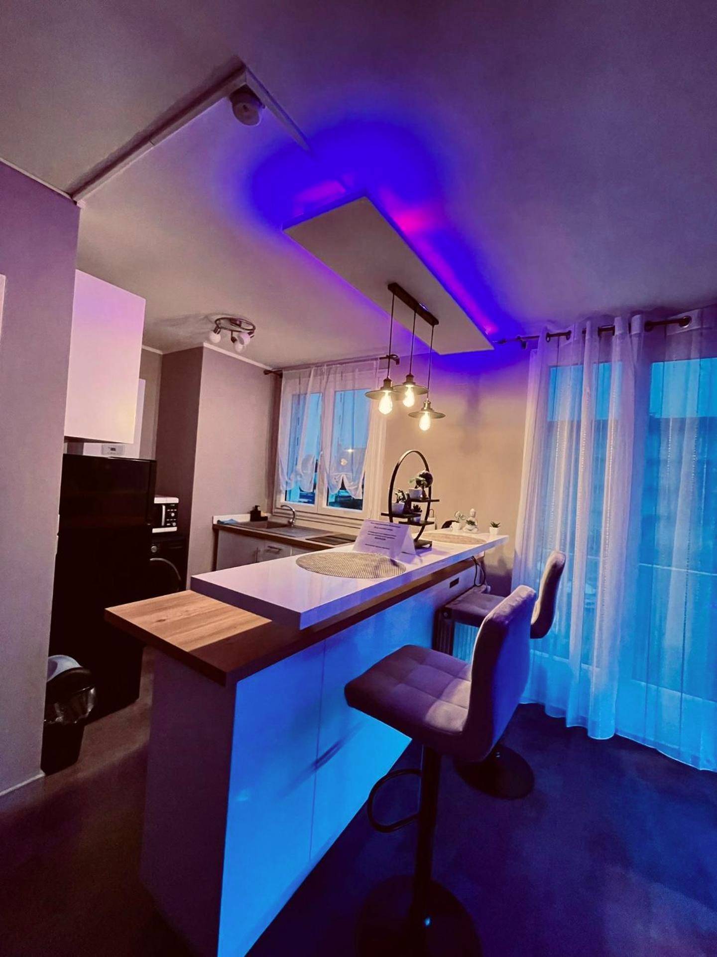 Cuisine équipée avec mange - debout moderne - Love Room O'Dream, Jacuzzi et Lit King Size