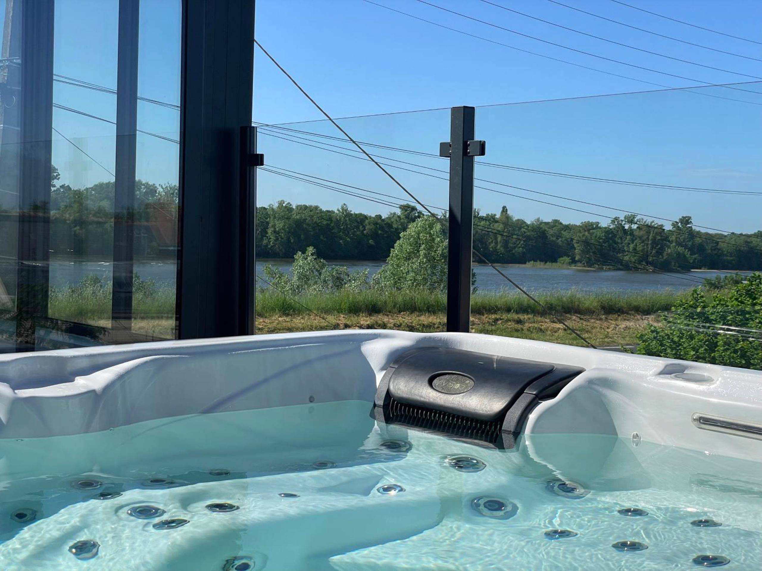 Vue du logement - Love Room La Chapelle - sur - Loire - Jacuzzi et Vue sur Loire - Maison d'hôtes L'Odyssée