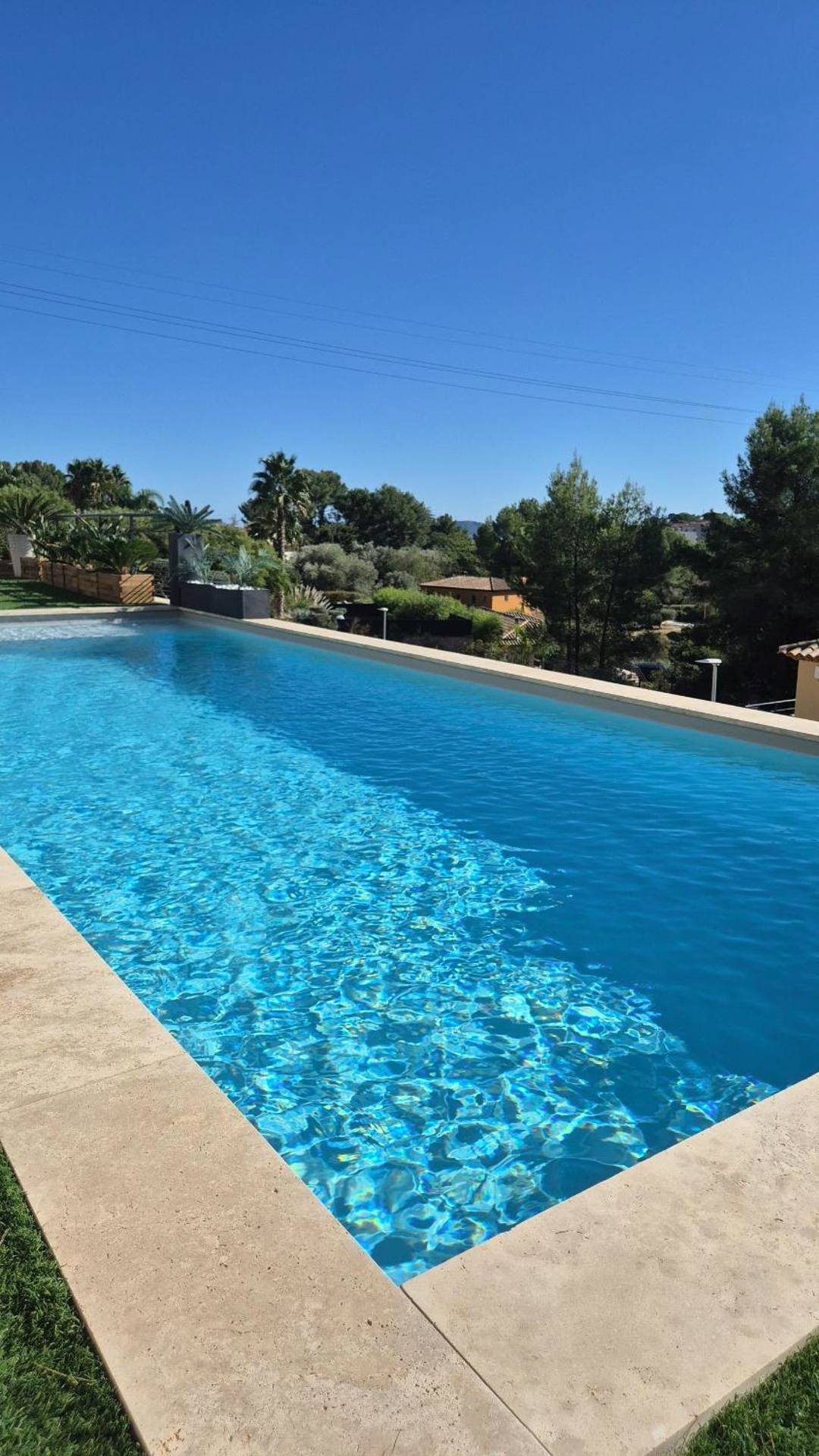 Grande piscine extérieure avec vue dégagée - Love Room - Toulon - Ollioules - Var
