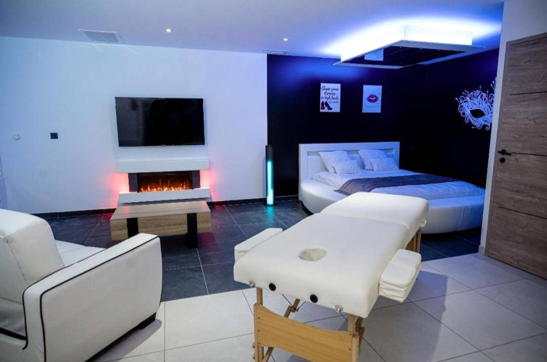 Table de massage et cheminée électrique - L'OLYMPE DES SENS