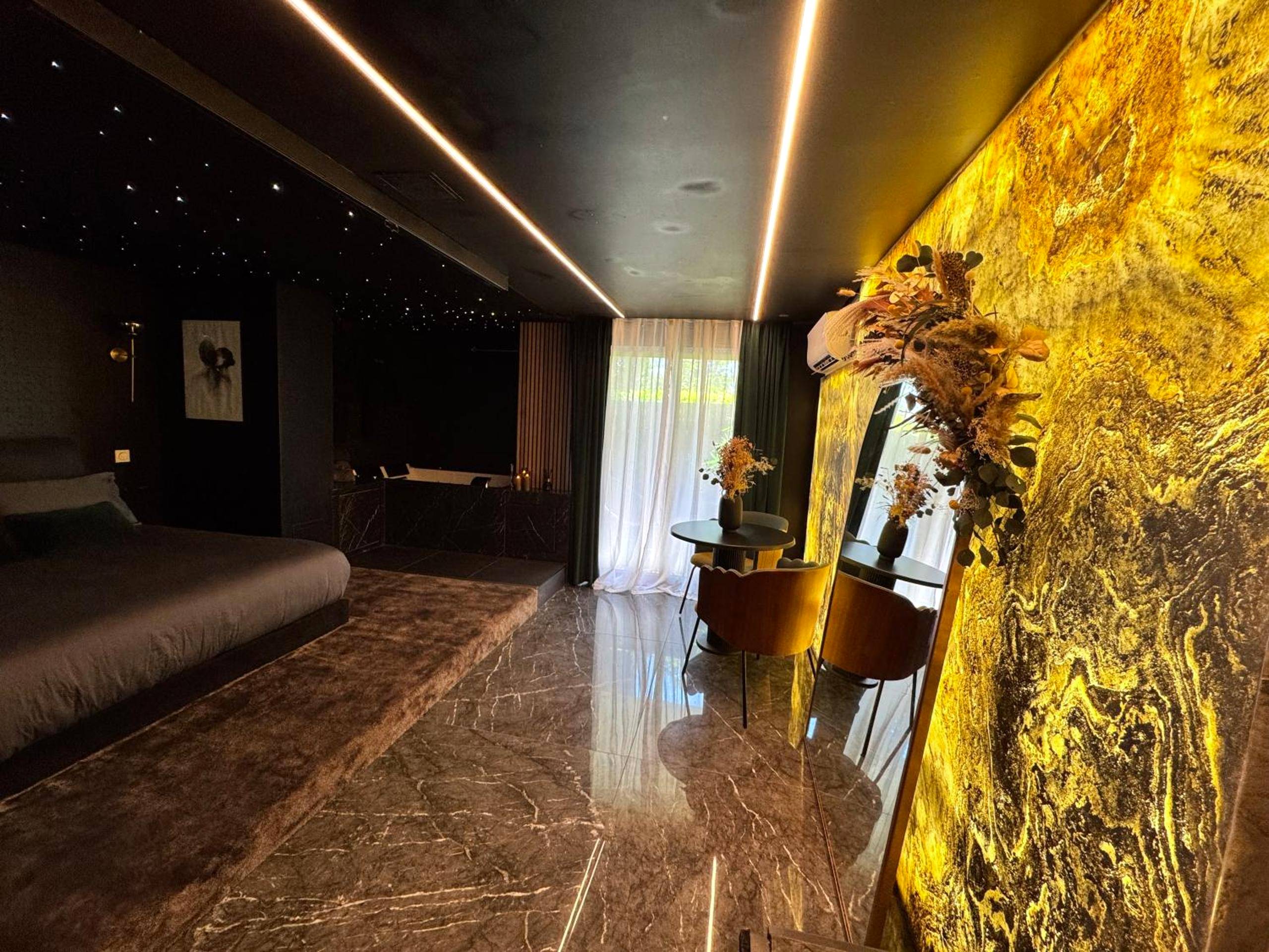 Photo du logement - One Night Love Room Unique - Toulouse