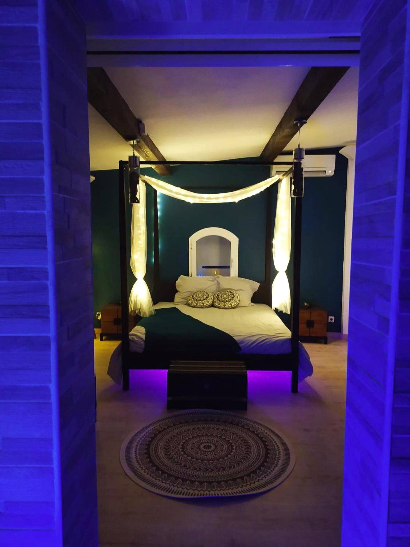 Photo du logement - A l'Orée des pins - Gite et spa de 30 m2 - Options Home Cinéma, Romantique - Cuges - les - Pins