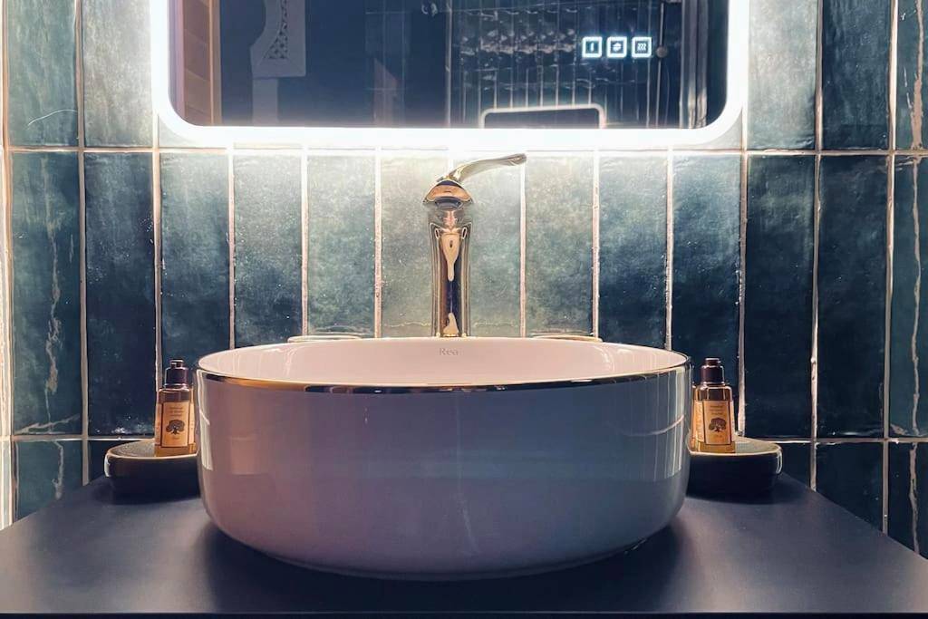 Photo du logement - Love Room L' Orientale / Jacuzzi / Sauna - Château - Landon