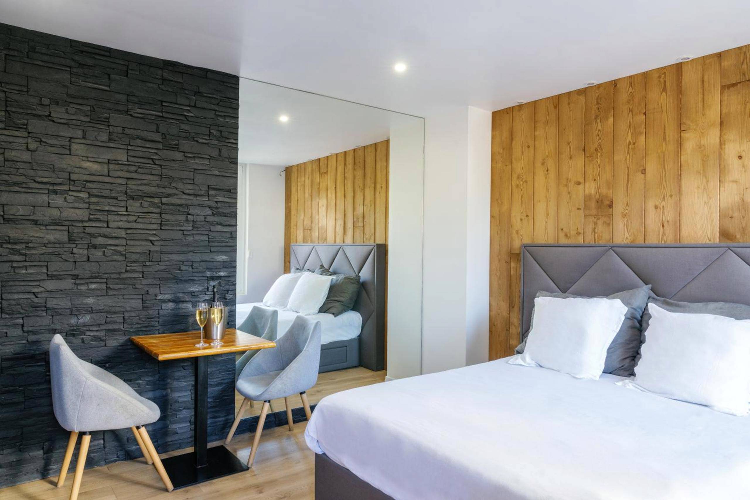Vue du logement - Love Room Bullion - L'Oxalis villa (L'Osmanthus), Logement avec balnéothérapie privée