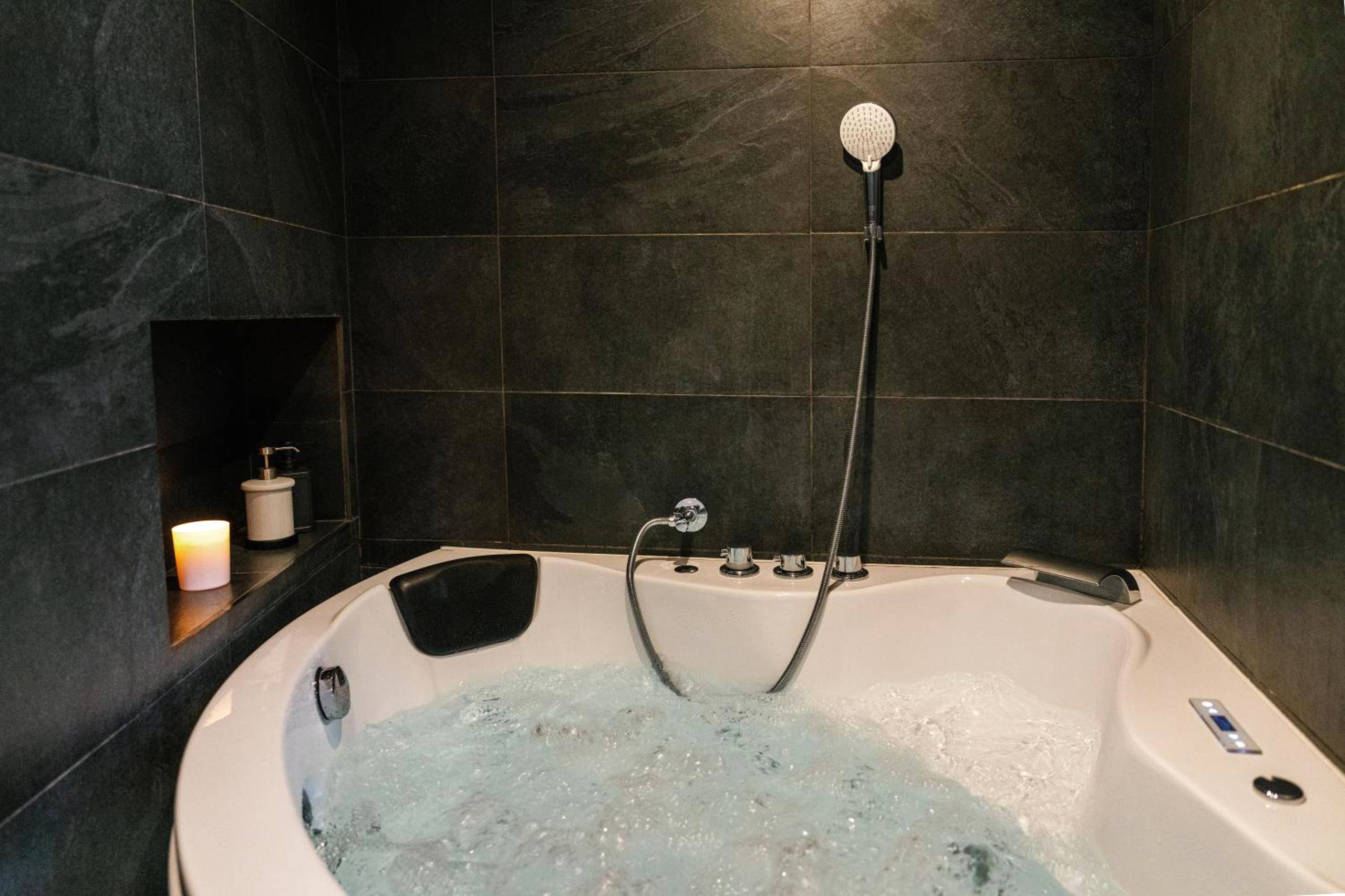 Photo du logement - L'Oxalis villa (L'Osmanthus), Logement avec balnéothérapie privée - Bullion