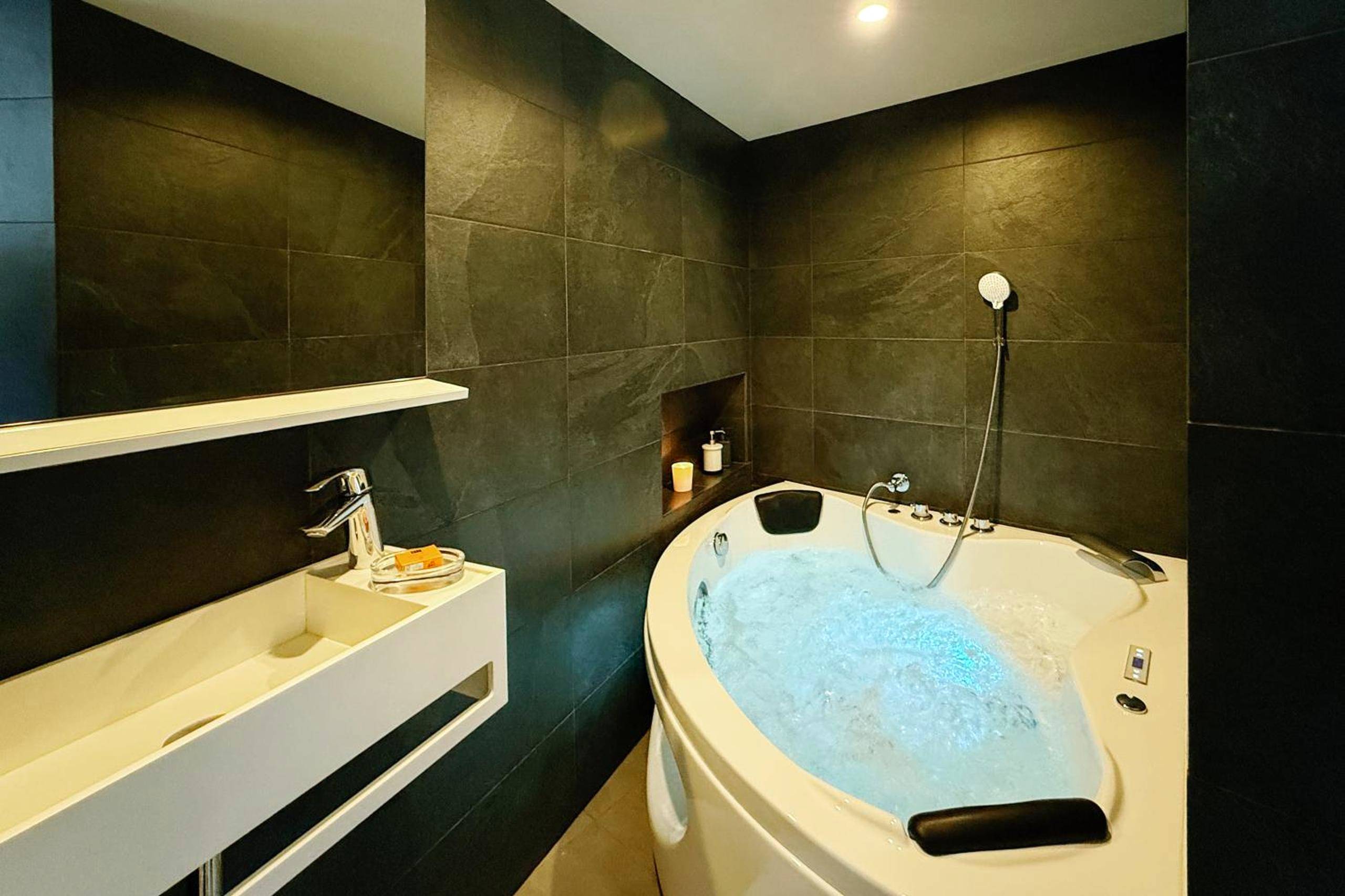 Photo du logement - L'Oxalis villa (L'Osmanthus), Logement avec balnéothérapie privée