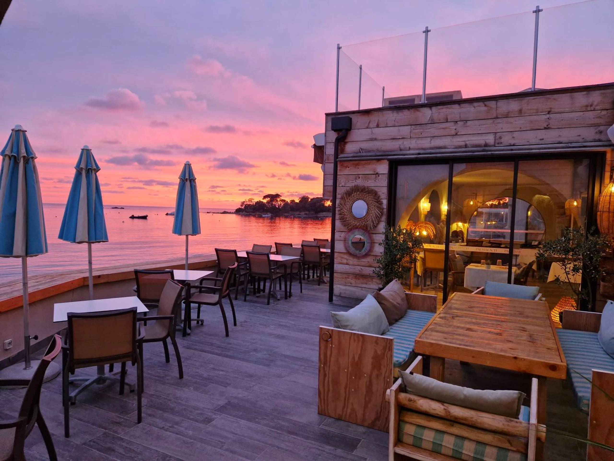 Terrasse en bois face à la mer au coucher du soleil - Love Room Ajaccio - Palm Beach
