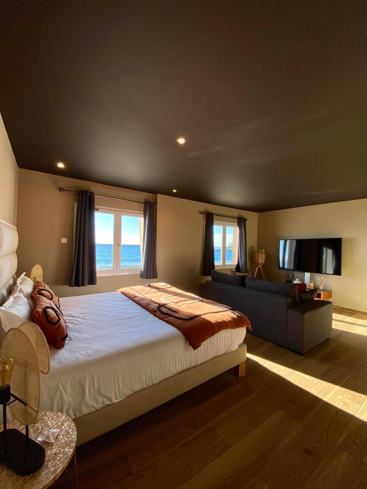 Chambre avec lit king size et vue mer - Palm Beach