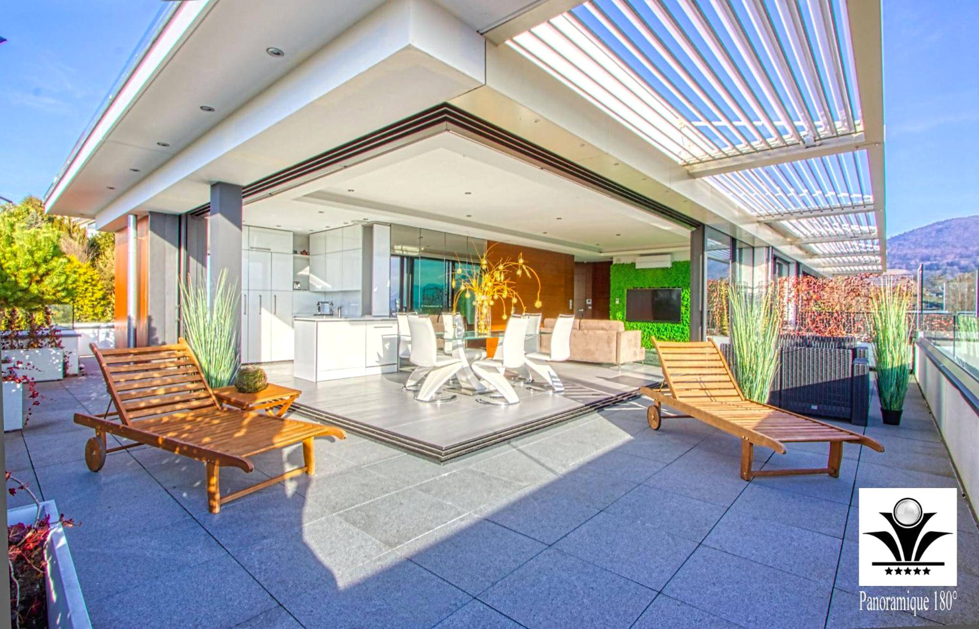 Photo du logement - Panoramique 180 lac et montagne et Nid Secret spa romantique - Annecy