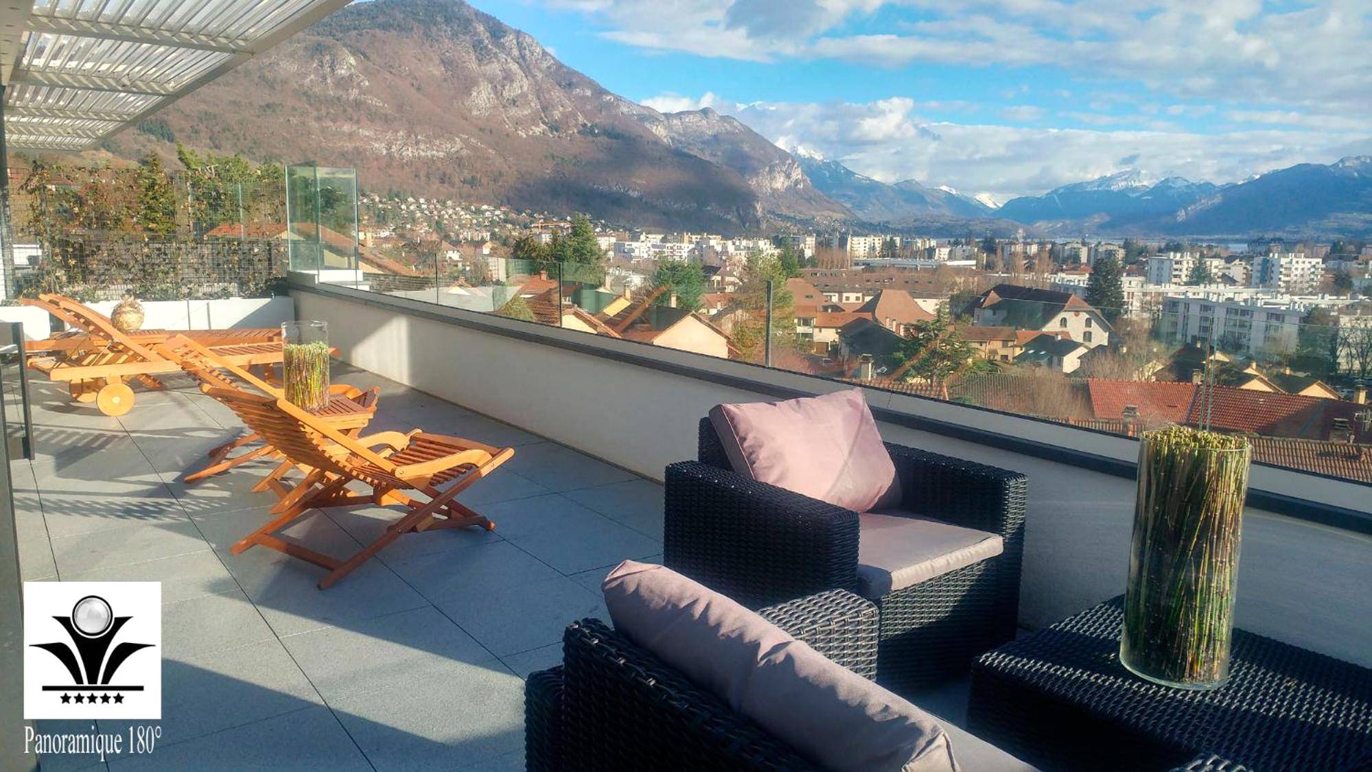 Photo du logement - Panoramique 180 lac et montagne et Nid Secret spa romantique