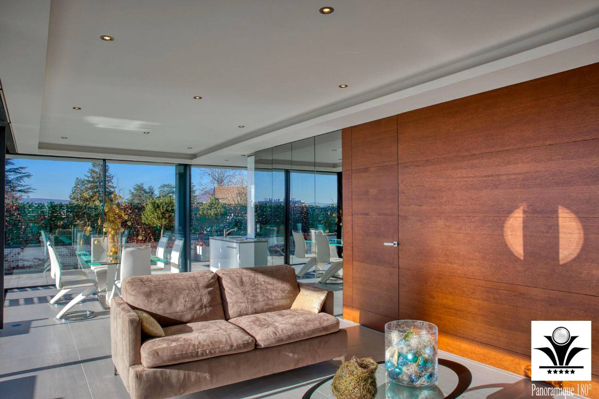 Photo du logement - Panoramique 180 lac et montagne et Nid Secret spa romantique - Annecy