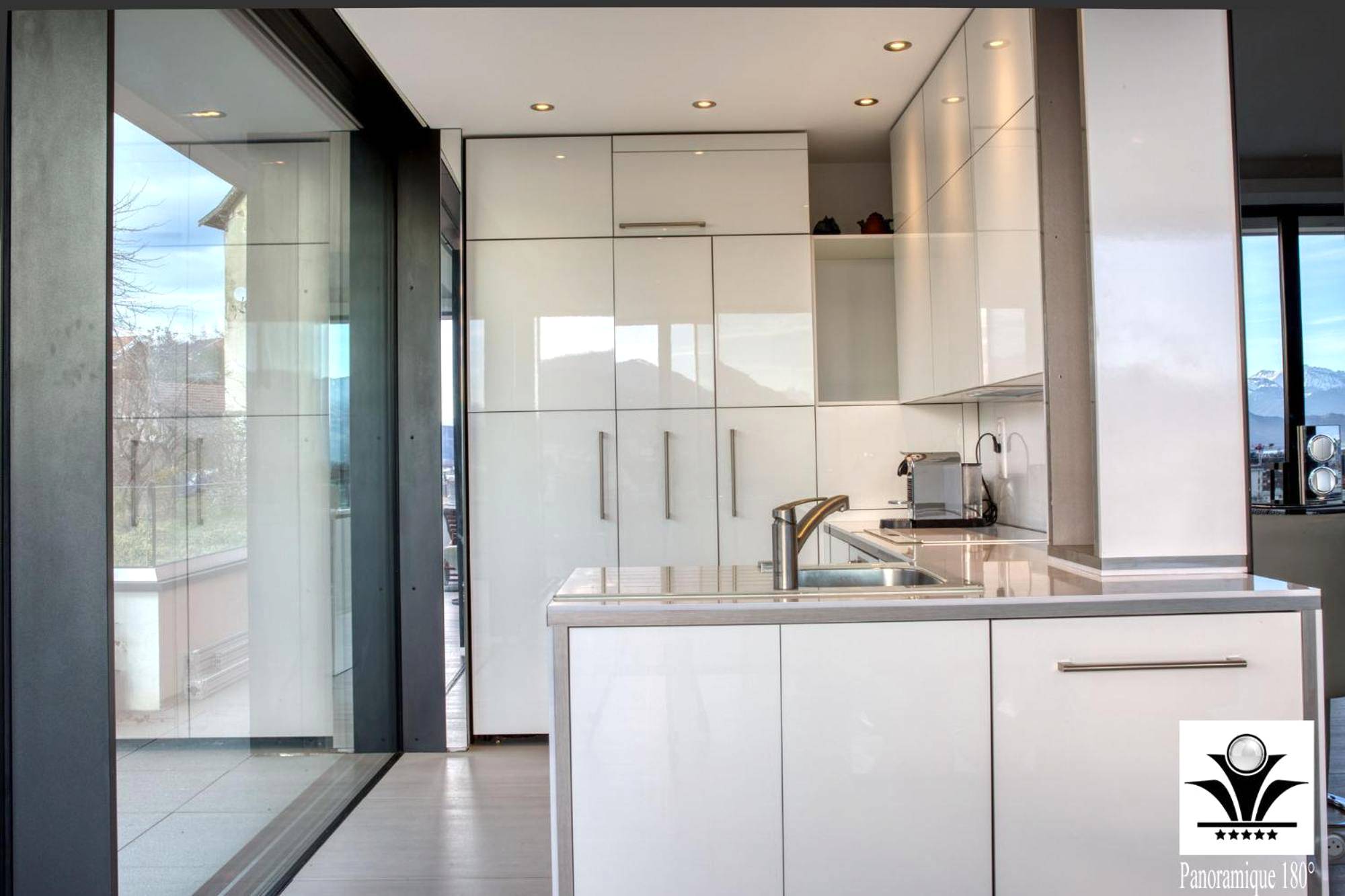 Photo du logement - Panoramique 180 lac et montagne et Nid Secret spa romantique