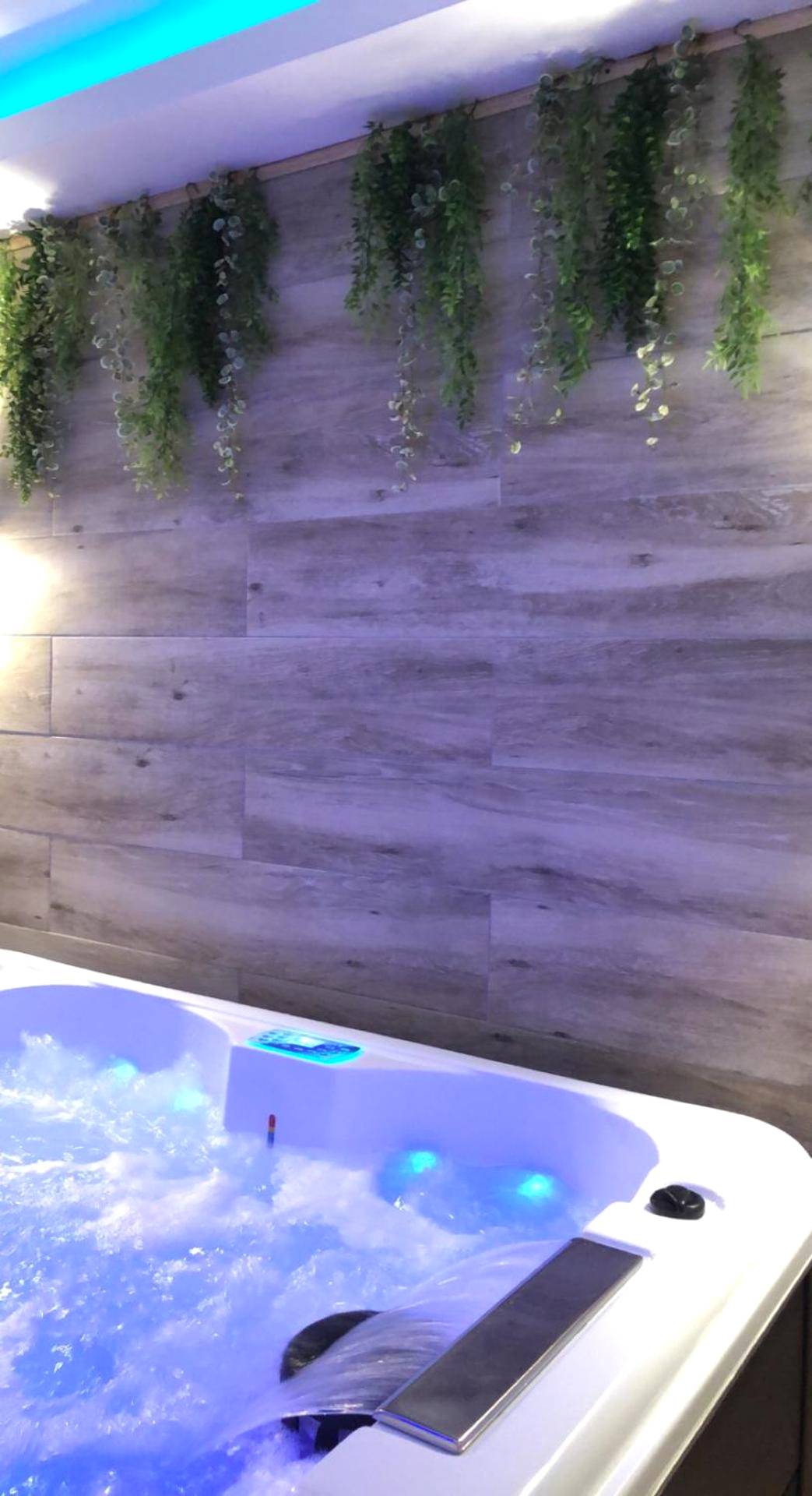 Baignoire balnéo avec cascade et lumière bleue - Paradis Du Nord