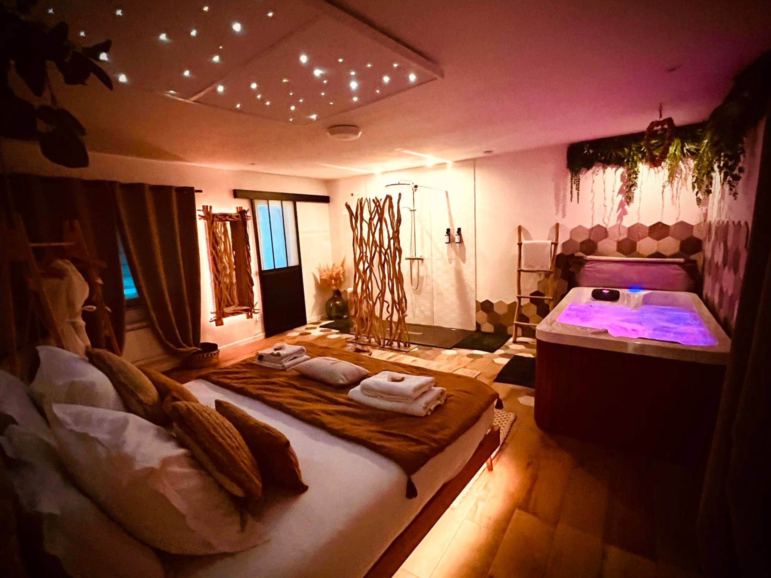 Suite romantique avec jacuzzi et ciel étoilé - Love Room La Guérinière - La Parenthèse