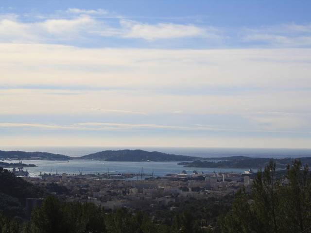 Vue panoramique sur la mer et la ville - LA PARENTHESE AMOUREUSE
