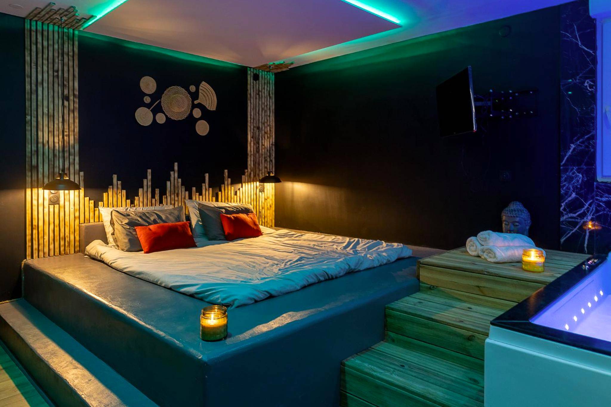 Lit king size sur estrade avec éclairage LED - UNE PARENTHESE ARDENNAISE