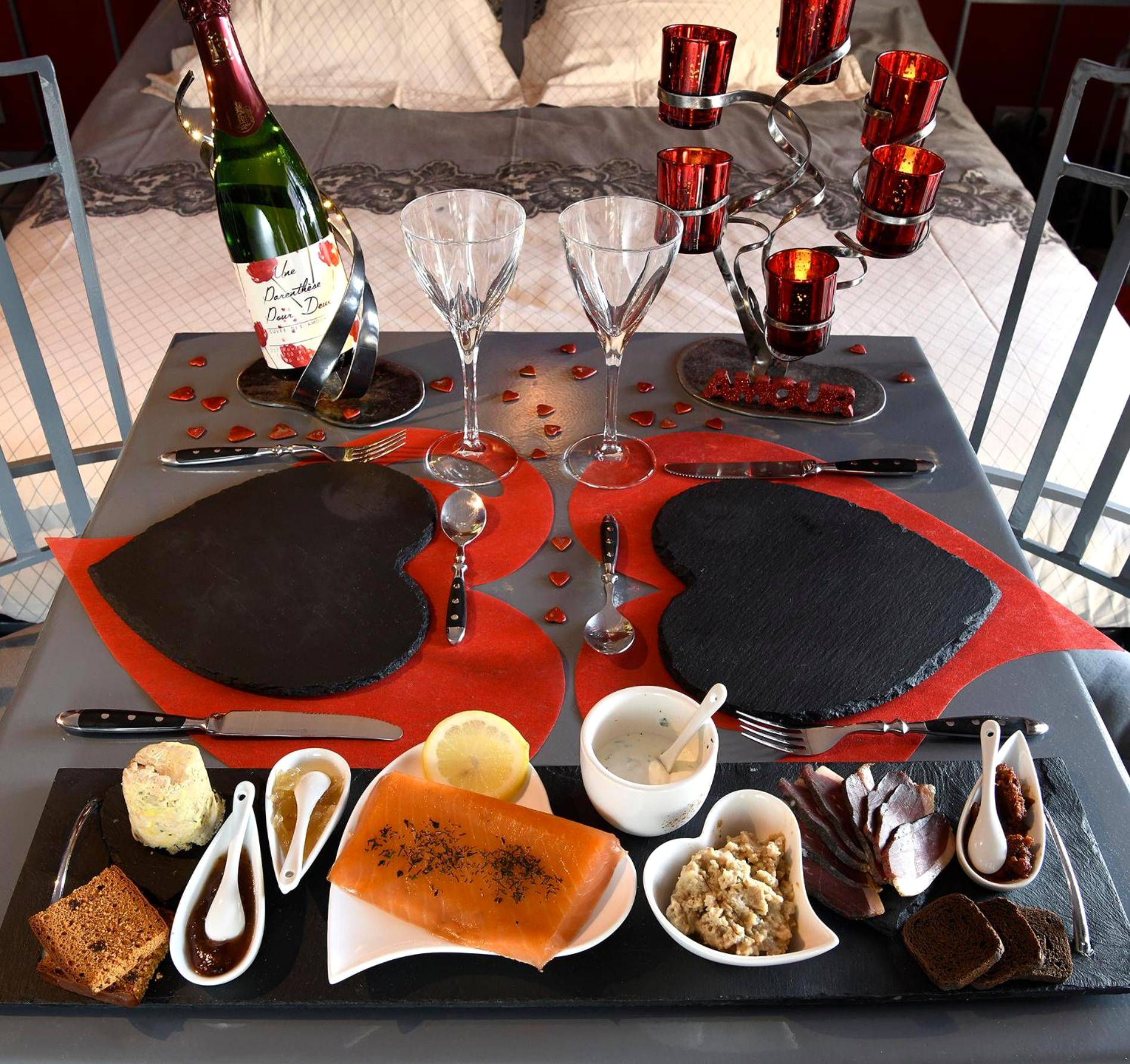 Plateau dînatoire romantique avec champagne - Une Parenthese pour Deux