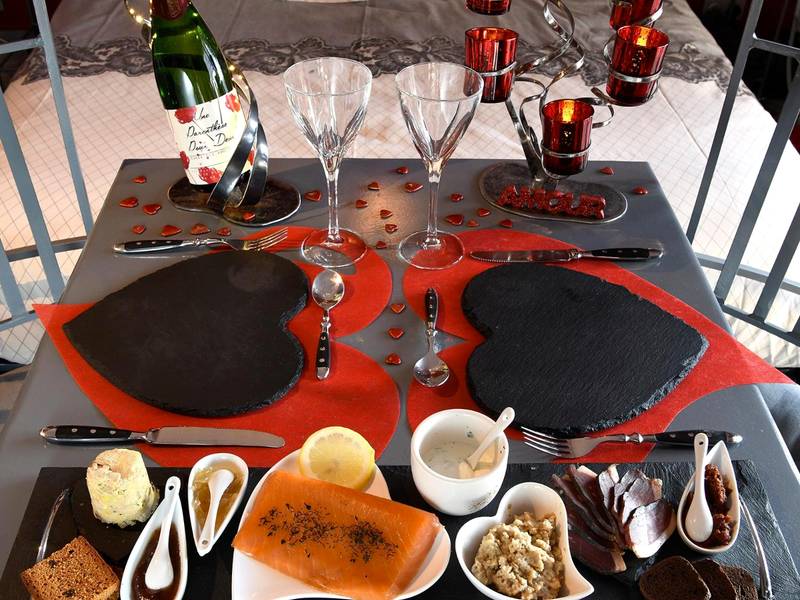 Plateau dînatoire romantique avec champagne - Une Parenthese pour Deux