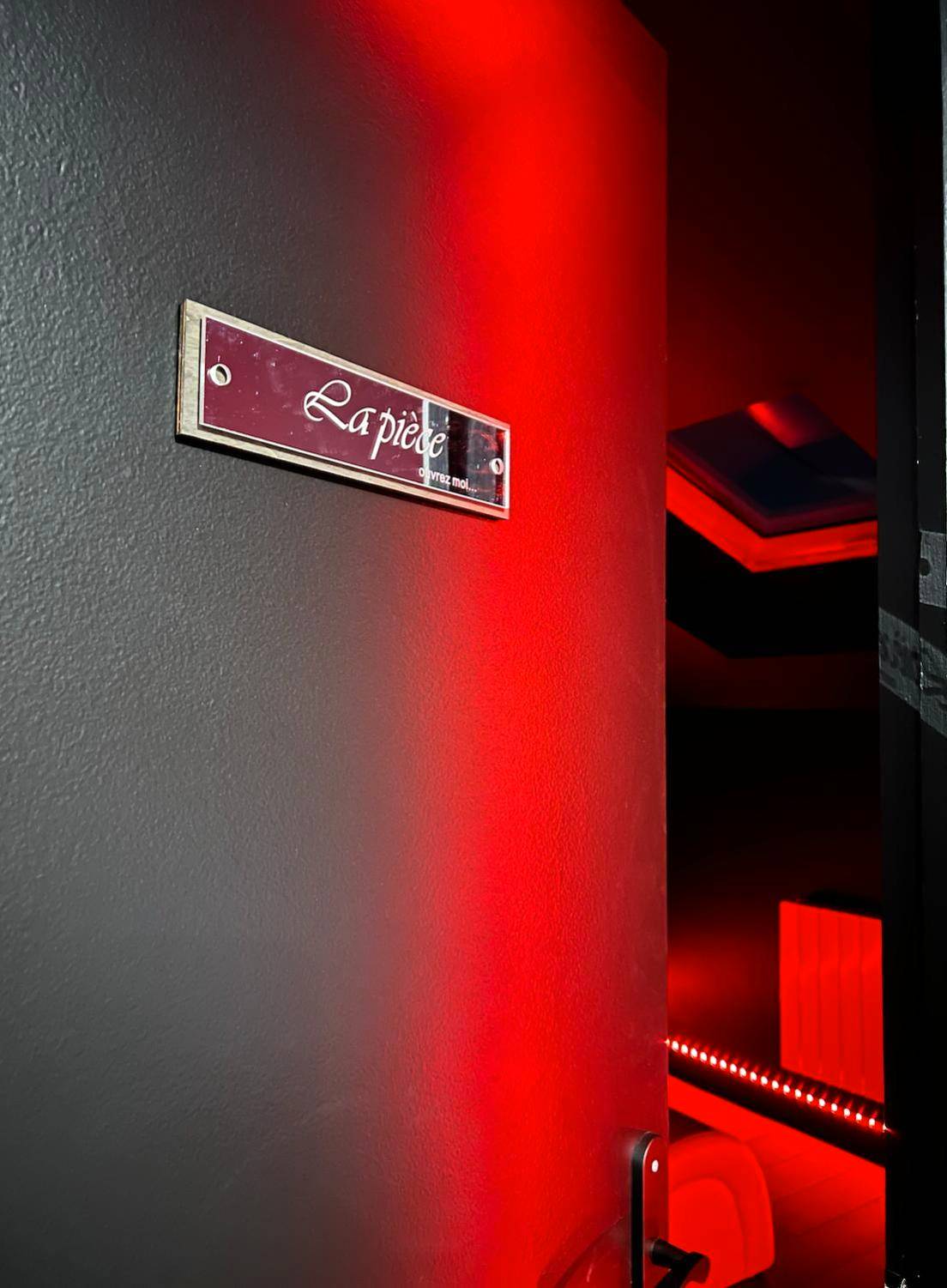 Photo du logement - PARENTHESE LOVE - Amour & Tentation Suite Balnéo SPA Proche Orly - Paris