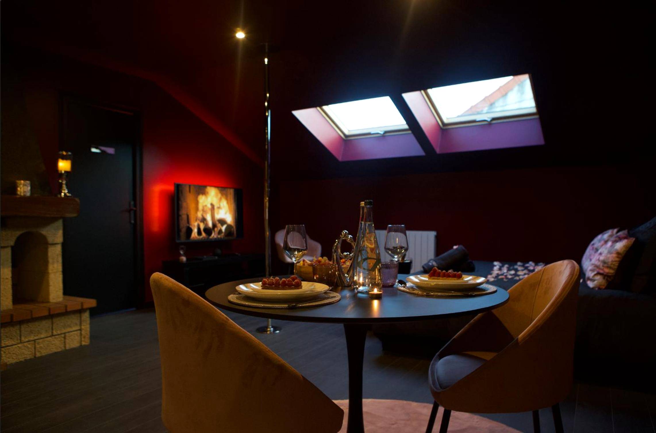 Photo du logement - PARENTHESE LOVE - Amour & Tentation Suite Balnéo SPA Proche Orly - Paris