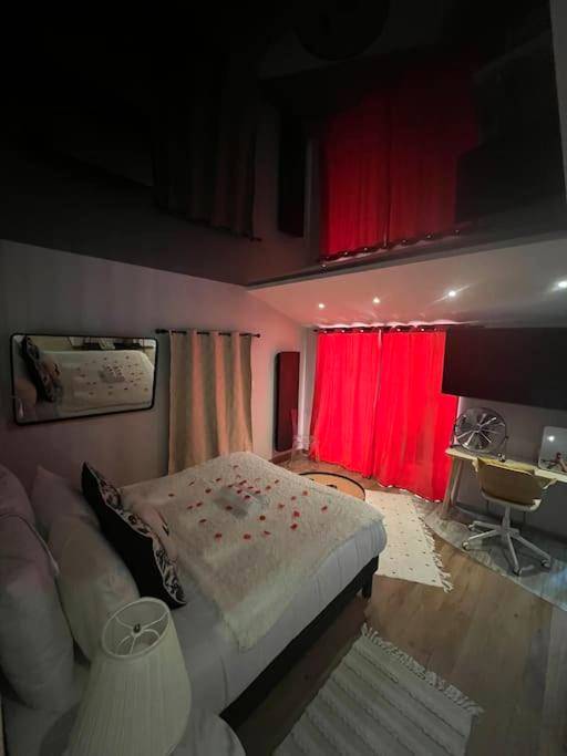 Photo du logement - Love room - Parenthèse romantique avec spa privé - Le Perrier