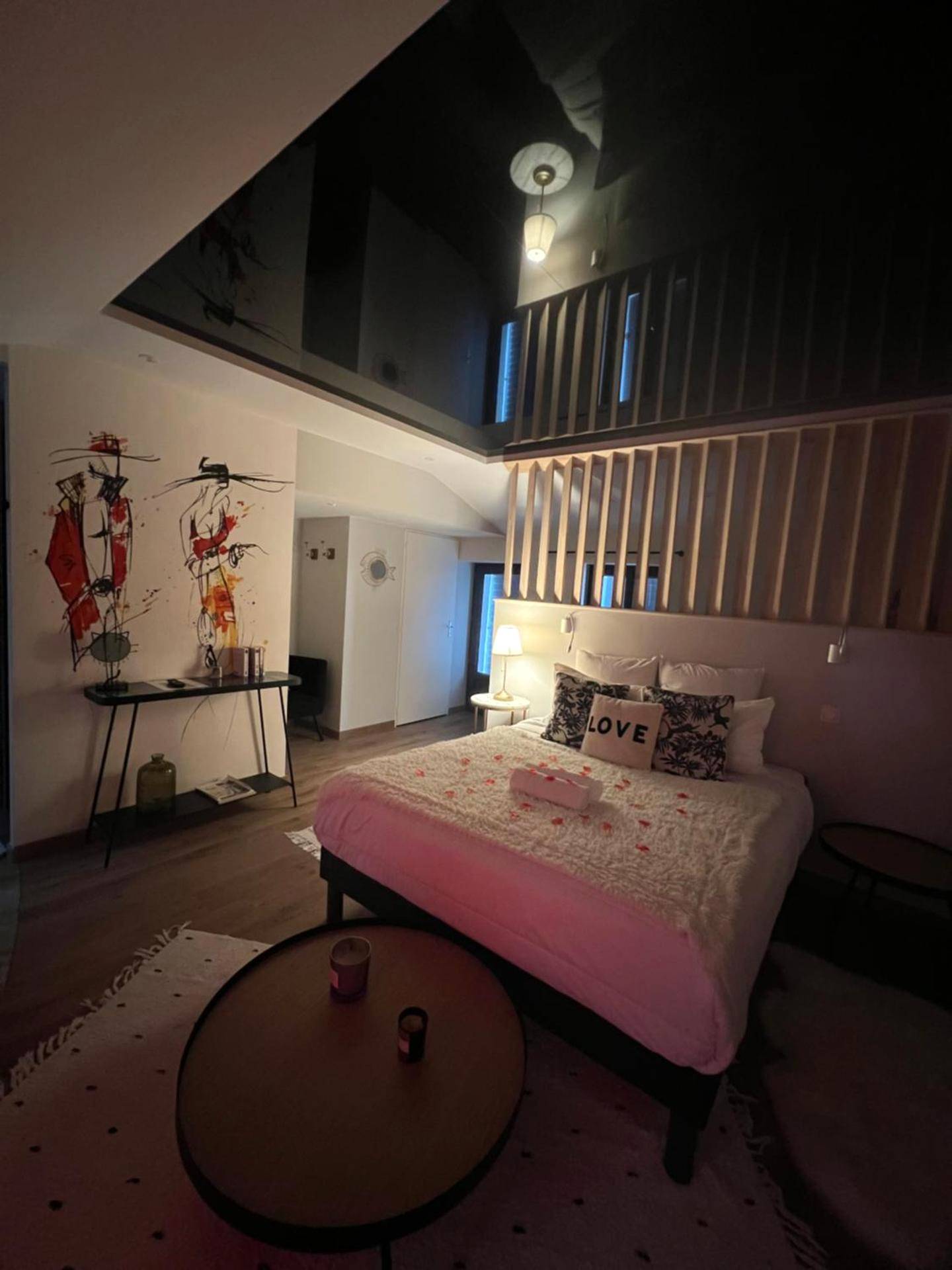 Chambre romantique avec lit king size - Love room - Parenthèse romantique avec spa privé