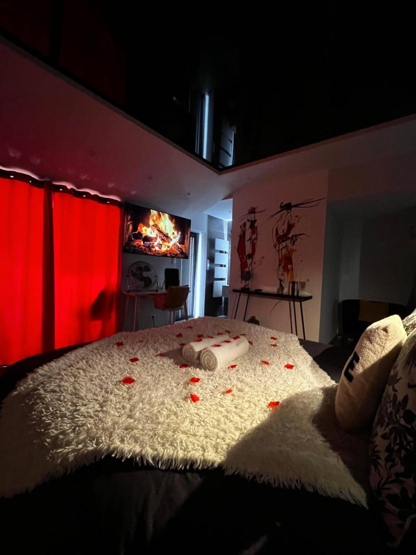 Photo du logement - Love room - Parenthèse romantique avec spa privé