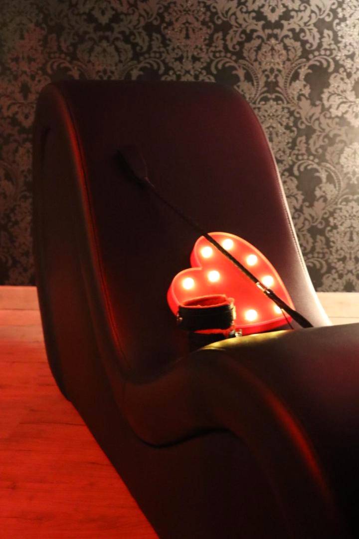 Photo du logement - Love Room Une Pause à Deux - Jacuzzi - Chambre Secrète - Château - Landon