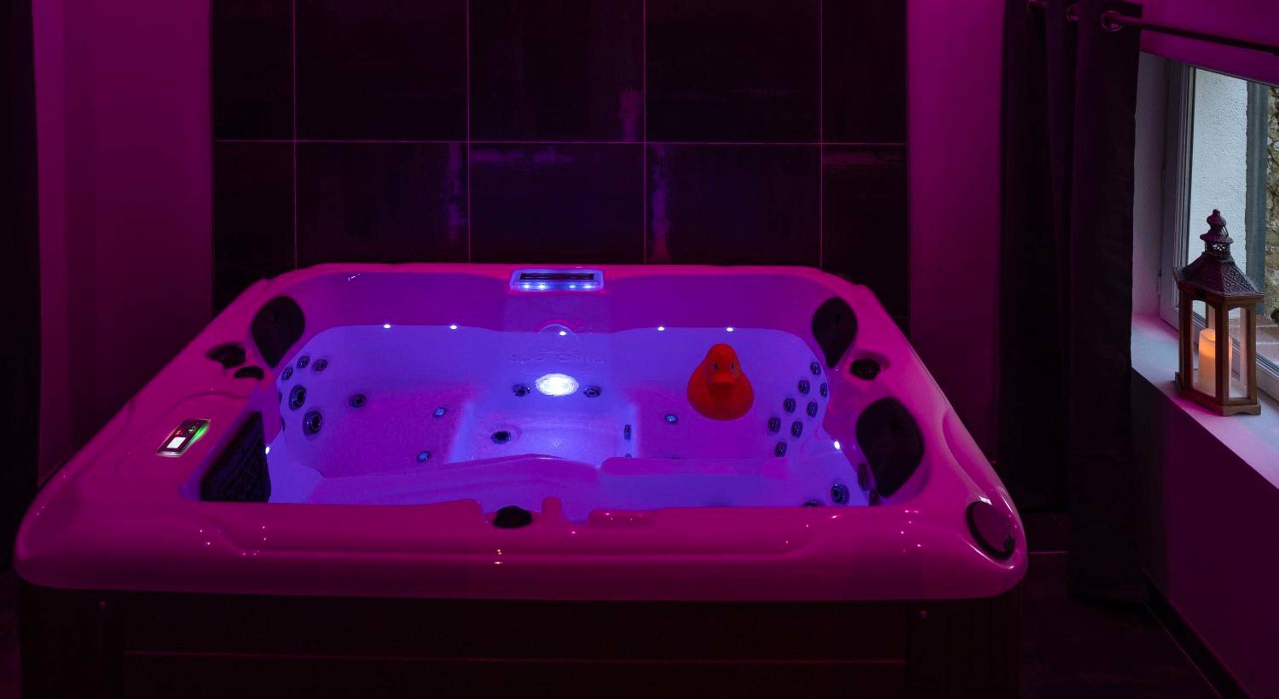 Photo du logement - Love Room Une Pause à Deux - Jacuzzi - Chambre Secrète