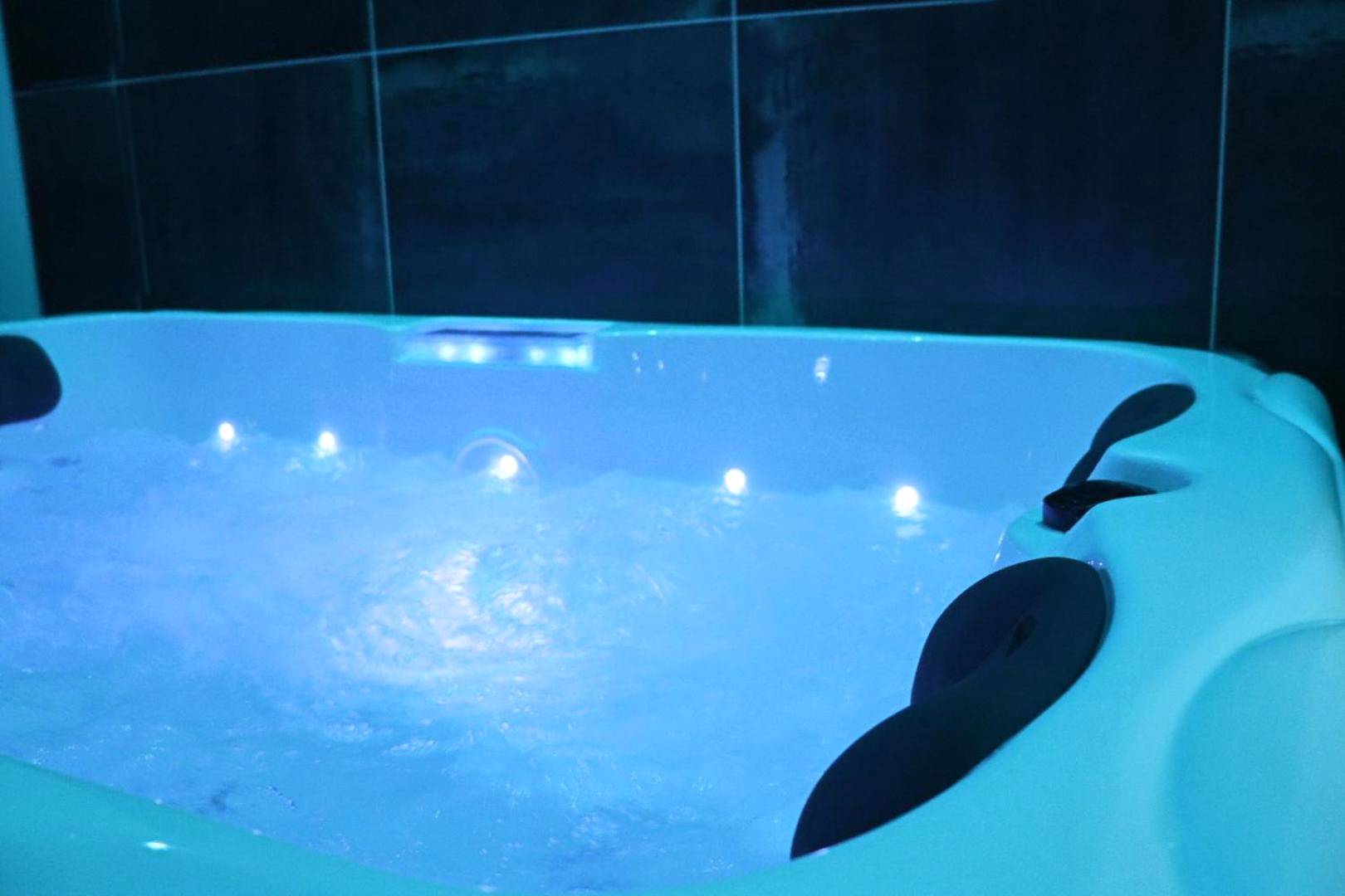 Photo du logement - Love Room Une Pause à Deux - Jacuzzi - Chambre Secrète