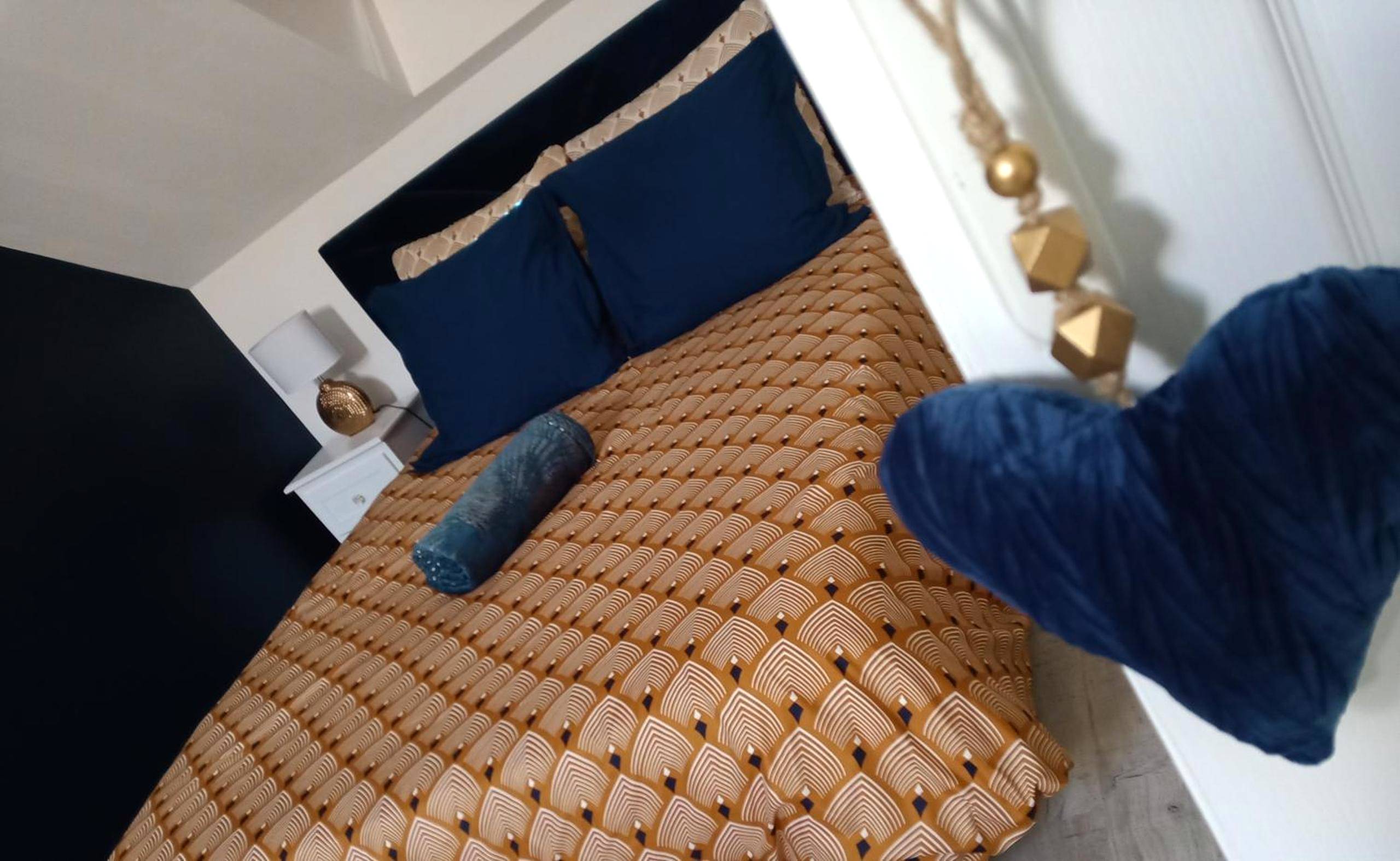 Photo du logement - Love Room Une Pause à Deux - Jacuzzi - Chambre Secrète - Château - Landon