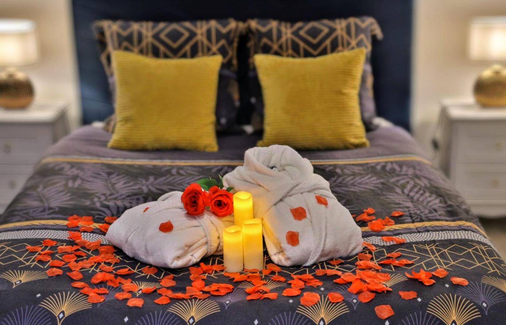 Photo du logement - Love Room Une Pause à Deux - Jacuzzi - Chambre Secrète