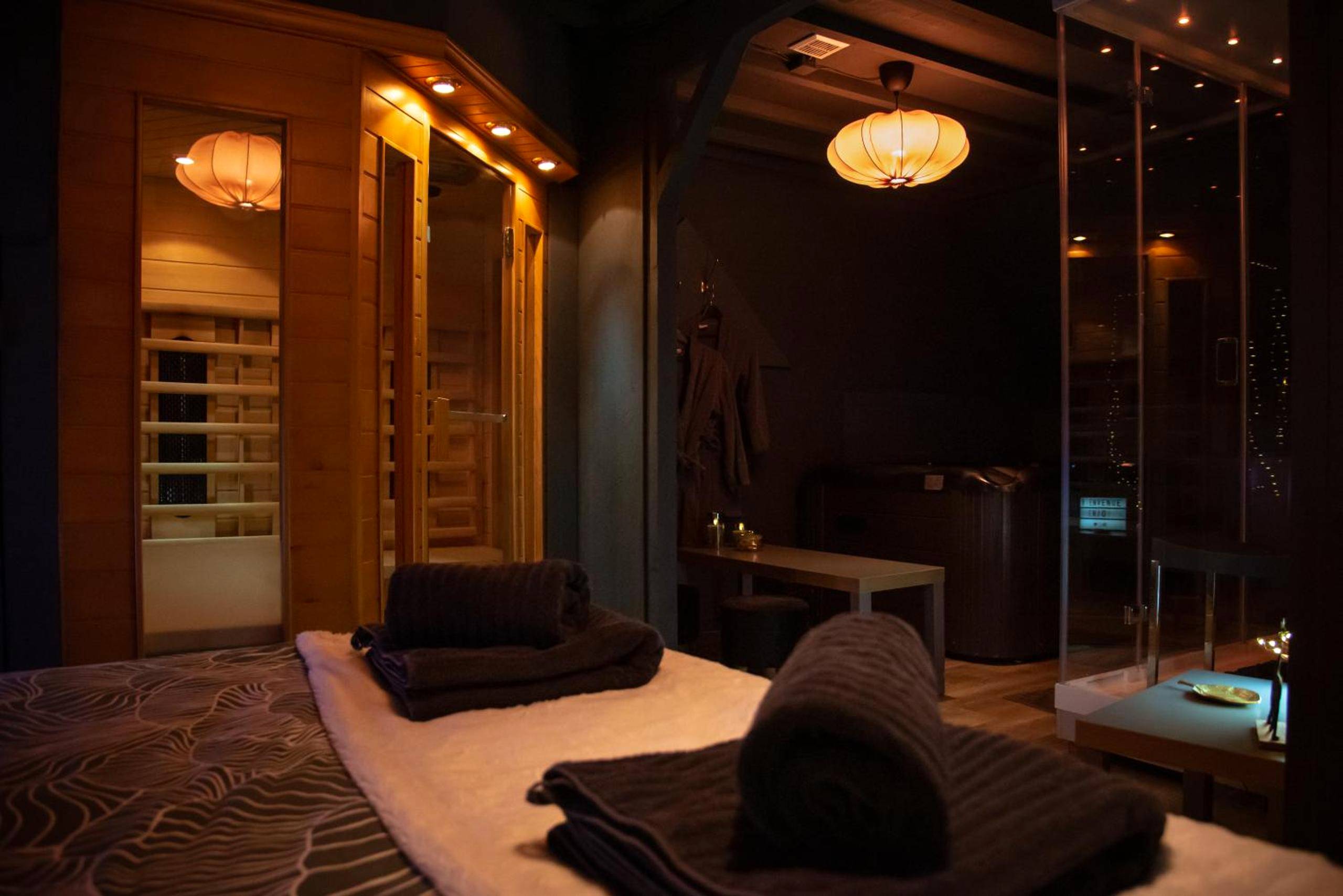Chambre avec sauna et douche à l'italienne - PAUSE NATURE SORBAIS Chambre avec SPA, HAMMAM Shower, SAUNA, STREAMING et...