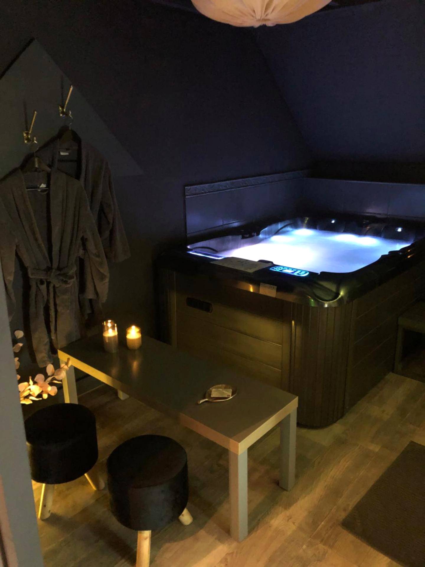 Photo du logement - PAUSE NATURE SORBAIS Chambre avec SPA, HAMMAM Shower, SAUNA, STREAMING et arrivée autonome