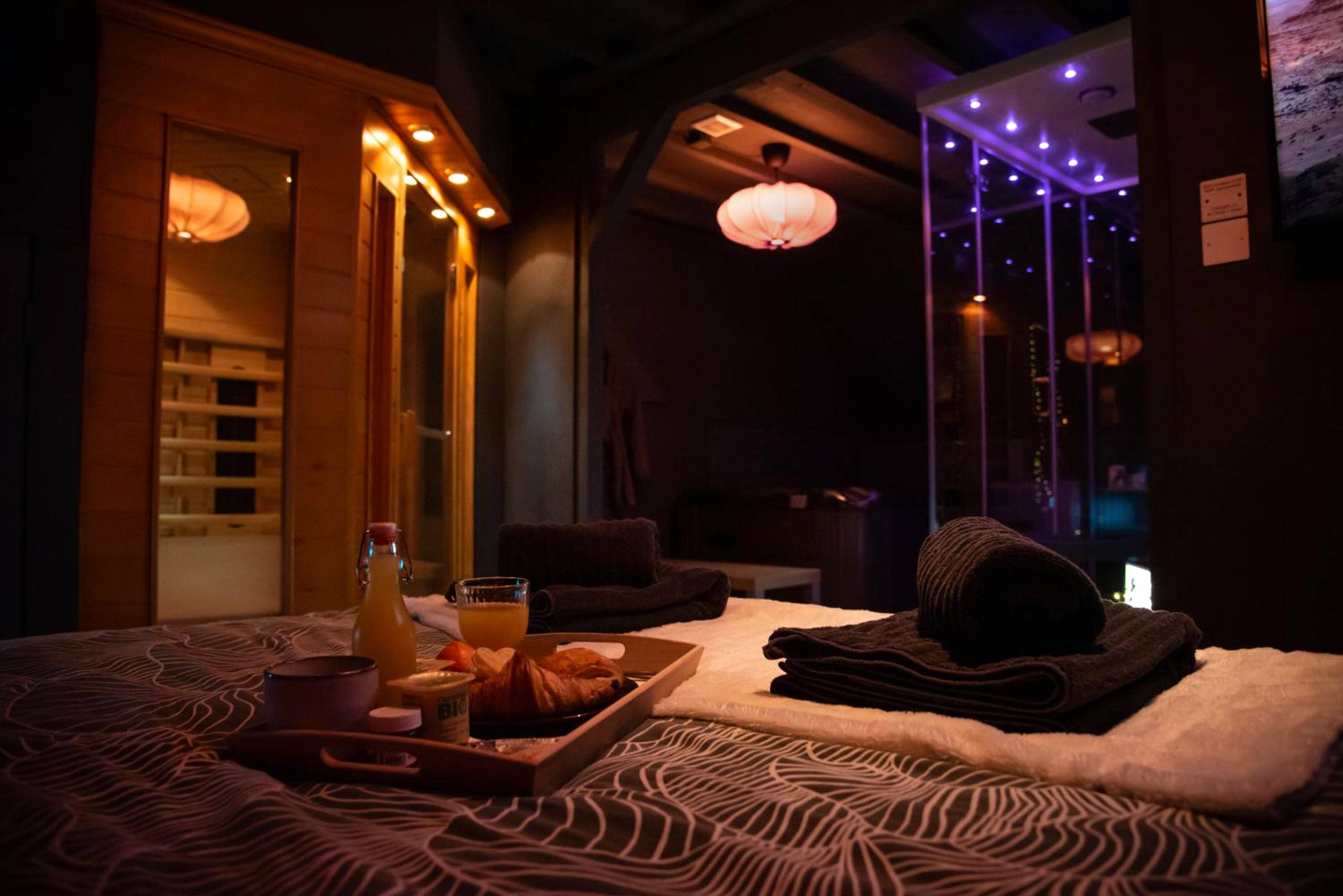 Photo du logement - PAUSE NATURE SORBAIS Chambre avec SPA, HAMMAM Shower, SAUNA, STREAMING et arrivée autonome