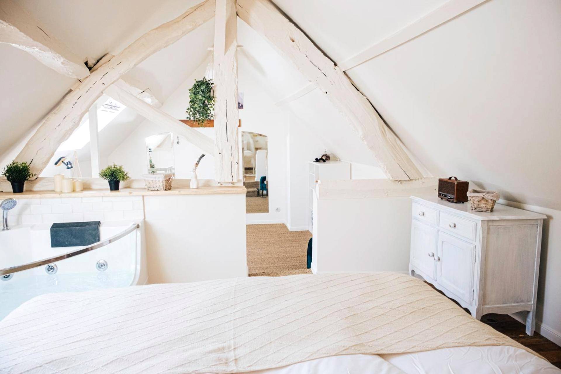 Photo du logement - Loveroom Du Perche : maison avec balnéo